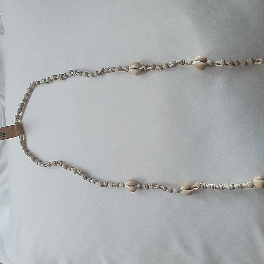 Shell Necklace - Picture 3 of 9